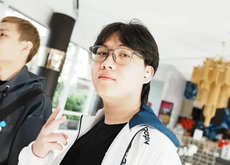 🔥 Claude Erlan Viral Usai Momen Teamfight EVOS vs TLID, Gold Laner EVOS Akhirnya Beri Klarifikasi